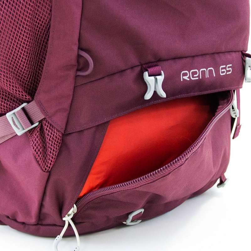 Bolsa Renn 50 Osprey - compartimento para saco de dormir